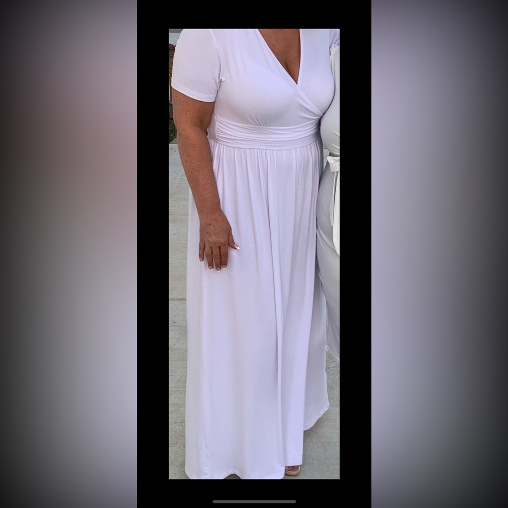 LILBETTER white v neck dress